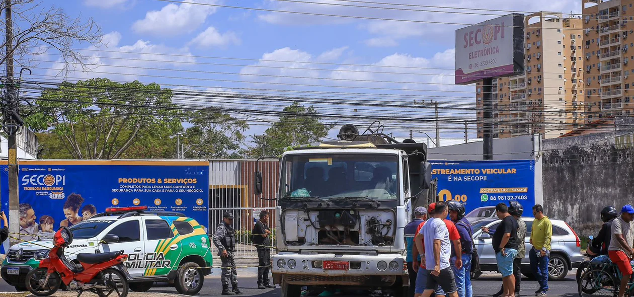 Acidente registrado na Avenida Universitária, zona leste de Teresina