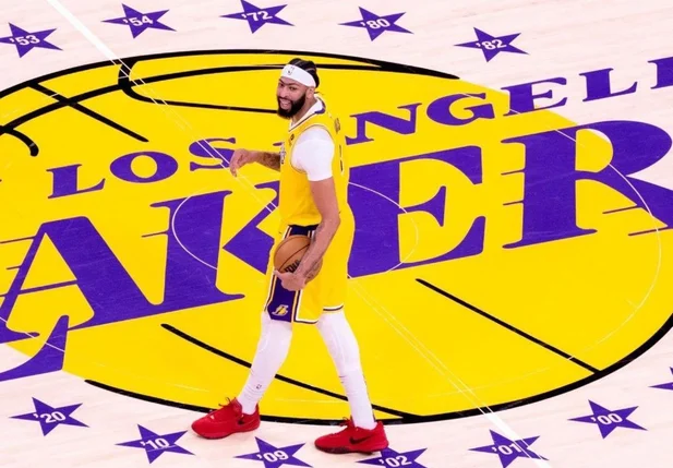 Anthony Davis será um Laker até 2028