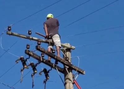 Após 24h, homem que fugia da PM desce de poste em MG