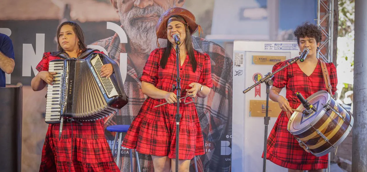 Apresentação artística durante o evento promovido pela Equatorial Piauí em Hugo Napoleão