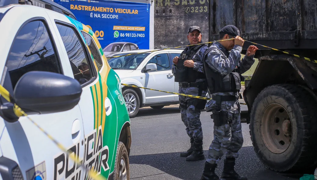 Área foi isolada para que a perícia pudesse realizar o trabalho no local