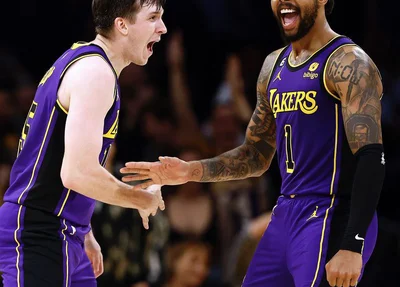 Austin Reaves e D'Angelo Russell