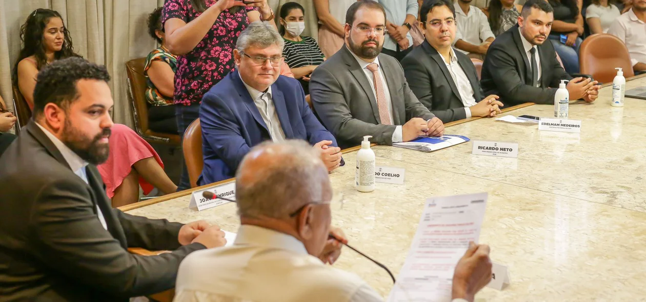 Autoridades participaram da solenidade
