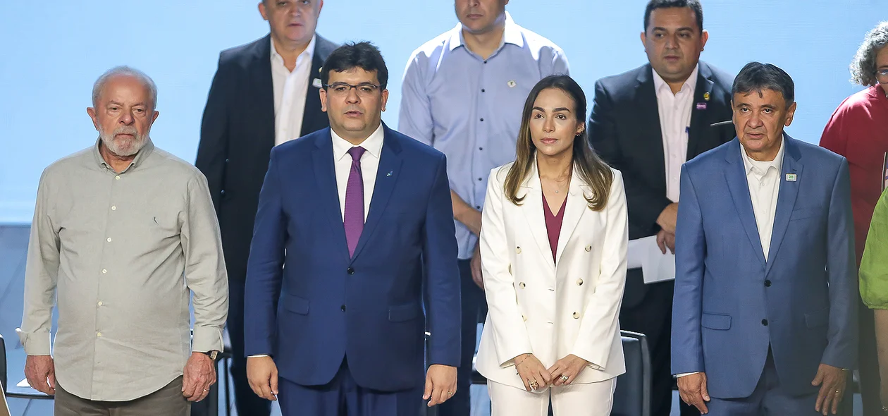 Autoridades presentes na solenidade