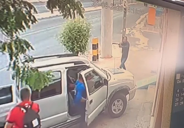 Bandido executando PM a tiros na Avenida Barão de Gurguéia