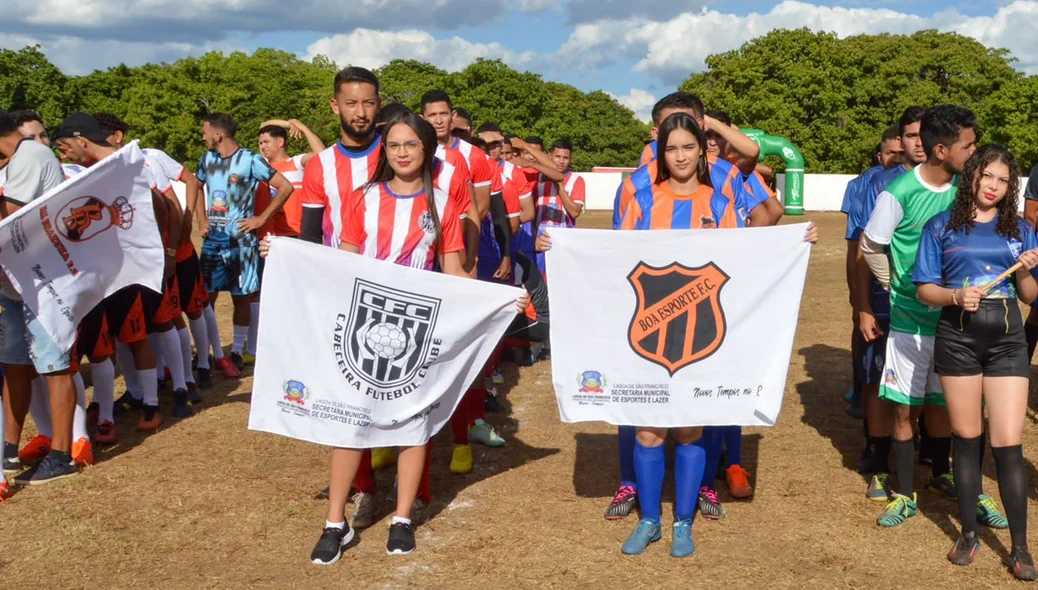 Cada equipe foi acompanhada por suas respectivas representantes femininas
