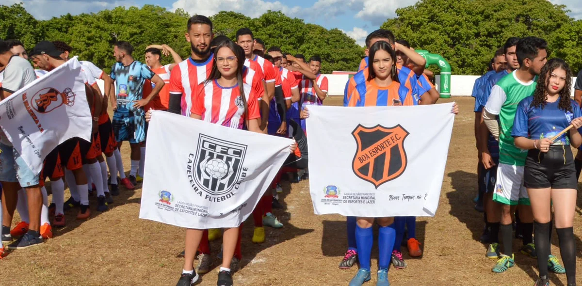 Cada equipe foi acompanhada por suas respectivas representantes femininas