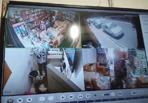Câmeras flagraram a ação dos criminosos durante assalto no centro de Teresina