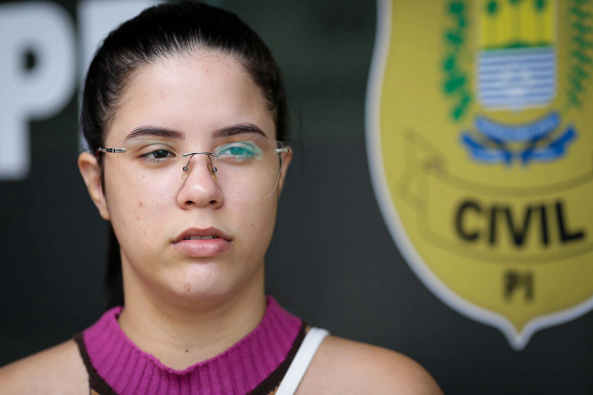 Cantora Aline Conrado