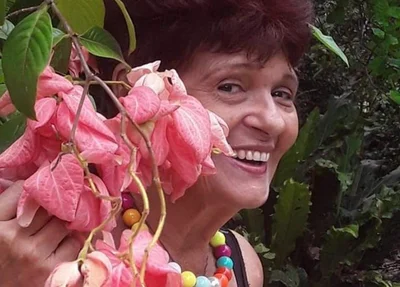 Cantora Anna Miranda