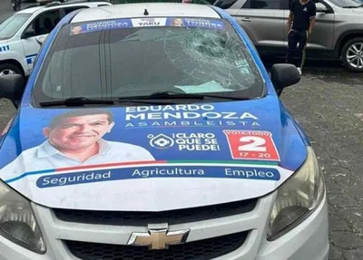 Carro em que Estefany Puente, seu pai e um funcionário estavam