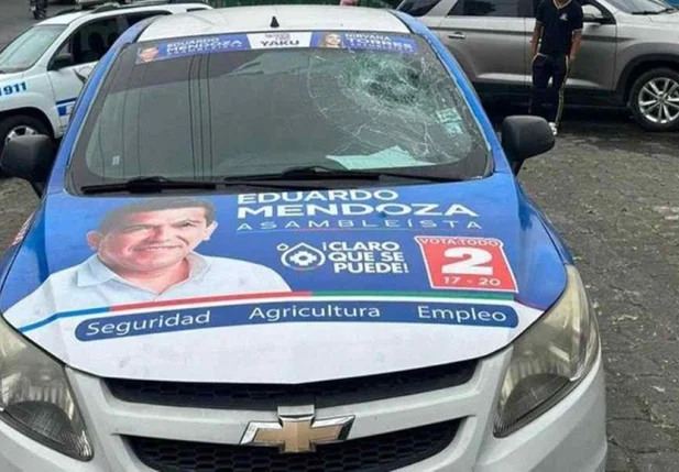 Carro em que Estefany Puente, seu pai e um funcionário estavam
