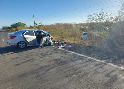Colisão frontal entre carros deixas duas pessoas mortas na BR 316 em Valença do Piauí
