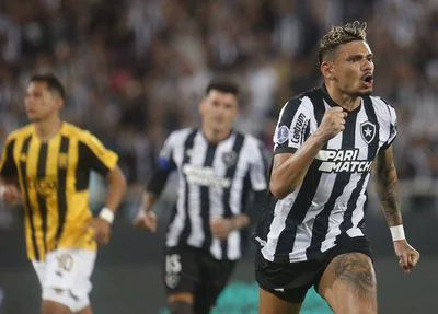 Com gols de Hugo e Tiquinho Soares, o Botafogo venceu a primeira partida do mata-mata da Sul-Americana