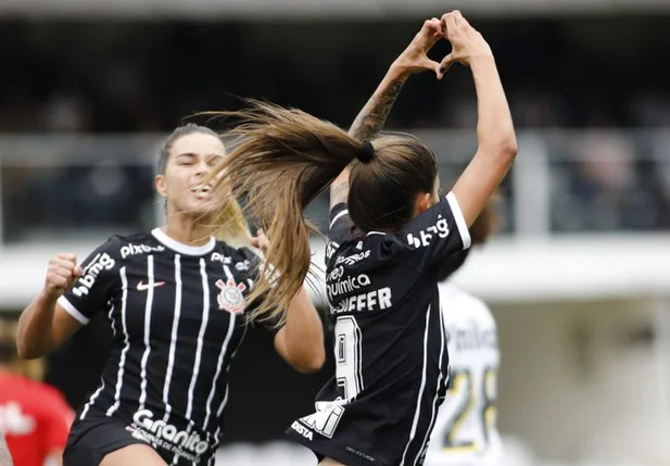 Corinthians vence o Santos na vila Belmiro pela primeira partida da semifinal