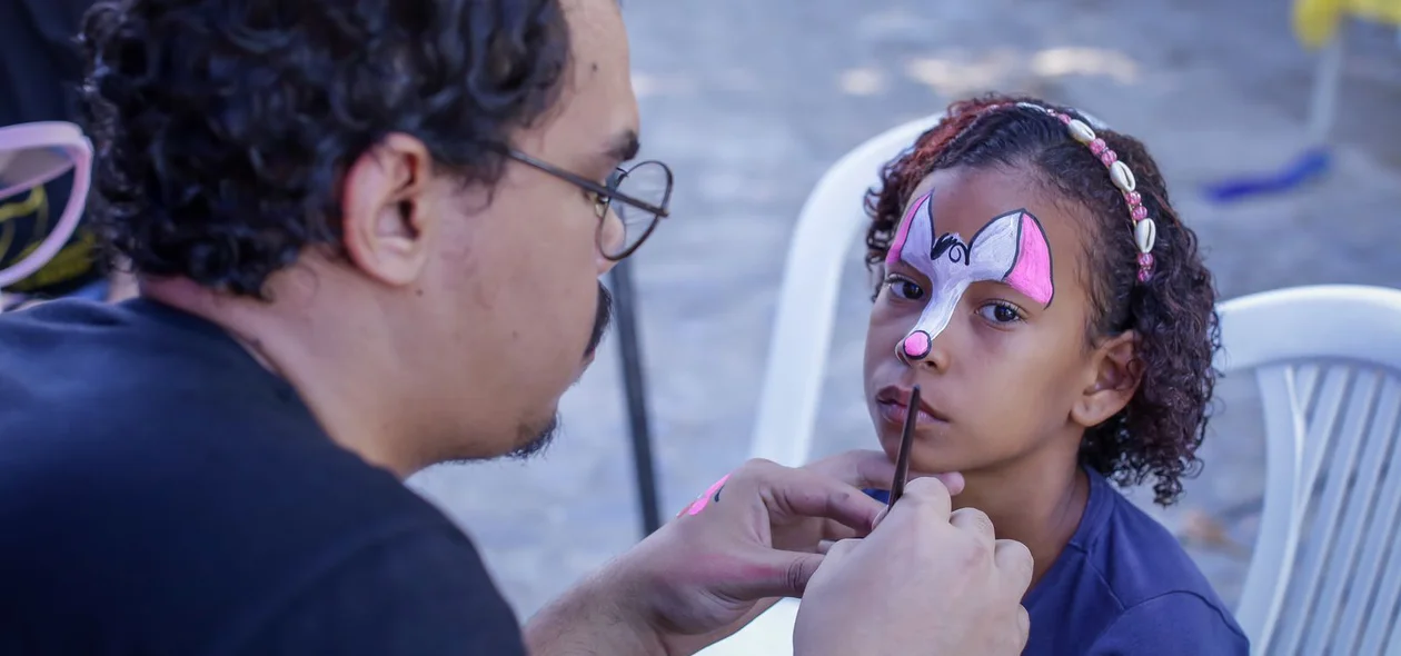 Crianças participando da ação social
