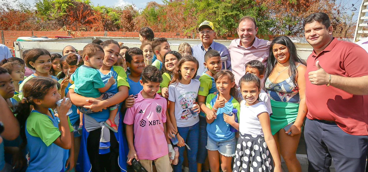 Crianças presentes na inauguração