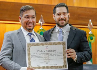 Deputado Felipe Sampaio entrega título de cidadania a médico Rodrigo Valença
