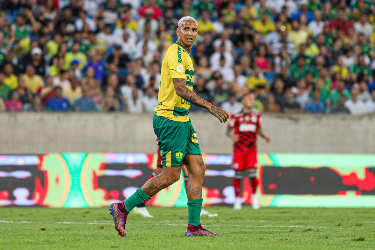 Deyverson marcou um dos gols da vitória