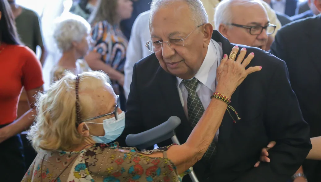 Dr. Pessoa cumprimentou os presentes na Missa