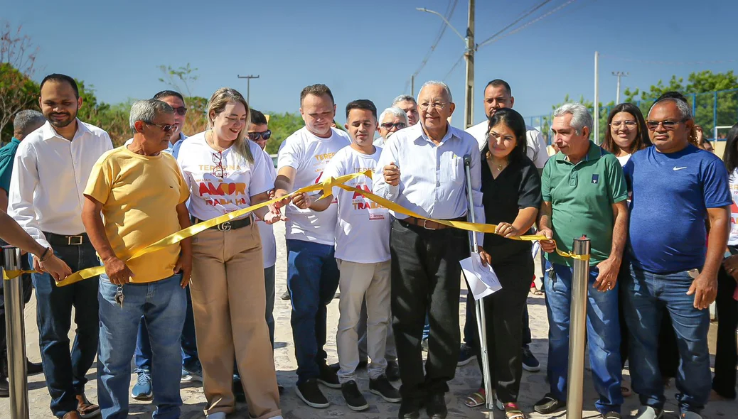 Dr. Pessoa entrega obras de pavimentação de ruas na zona sudeste