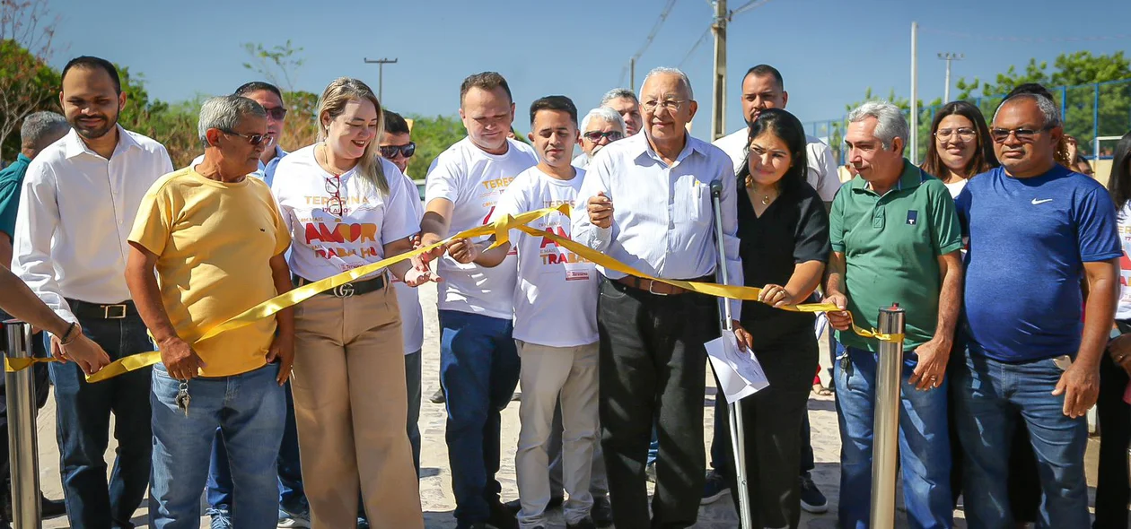 Dr. Pessoa entrega obras de pavimentação de ruas na zona sudeste