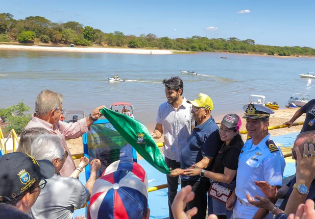 Dr. Pessoa inaugura píer flutuante na zona Norte de Teresina