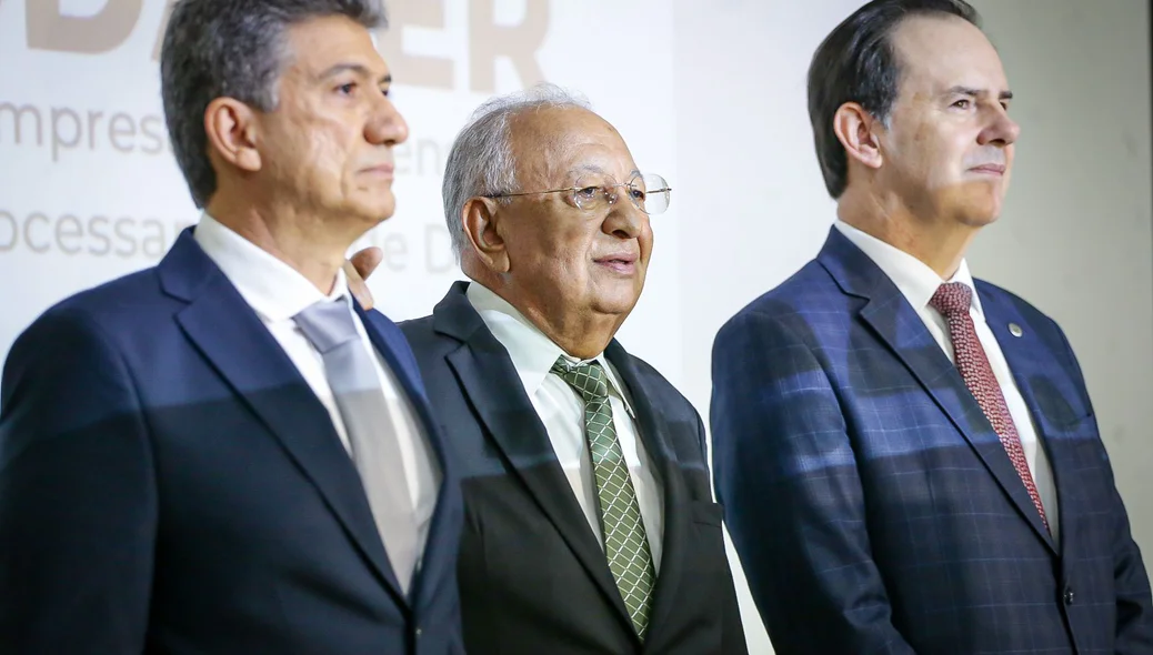 Dr. Pessoa na entrega da medalha Conselheiro Saraiva a magistrados