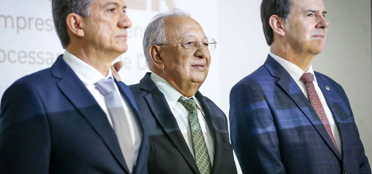 Dr. Pessoa na entrega da medalha Conselheiro Saraiva a magistrados