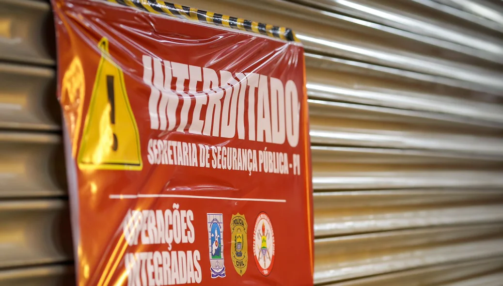 Durante a operação, foram apreendidos aparelhos celulares, eletrônicos e dinheiro