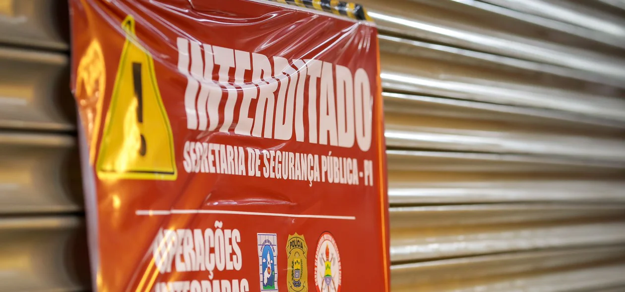 Durante a operação, foram apreendidos aparelhos celulares, eletrônicos e dinheiro