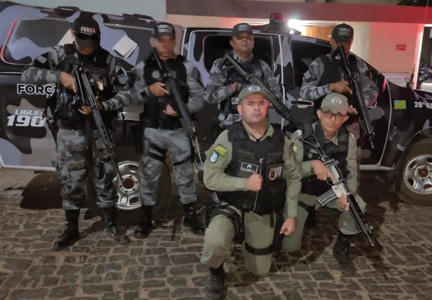 Equipes do 20º BPM e do GPM de Acauã