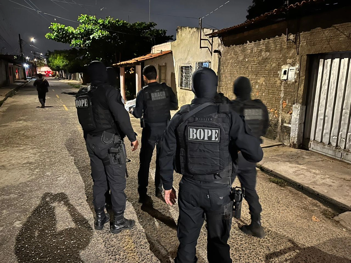 Equipes do DRACO e BOPE nas ruas