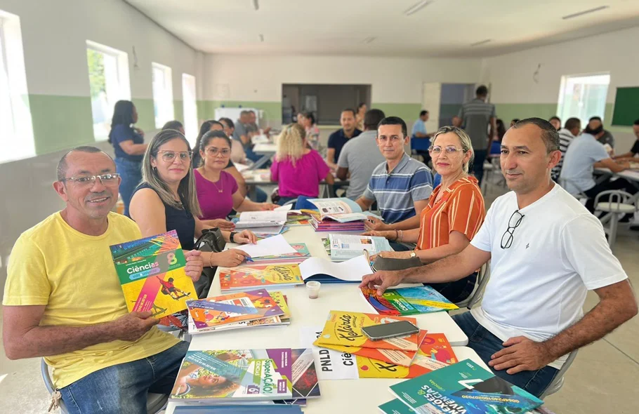 Escolha do livro da rede de ensino de Curimatá