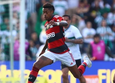 Flamengo venceu o Coritiba por 3 a 2 no Brasileirão