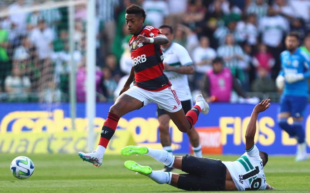Flamengo venceu o Coritiba por 3 a 2 no Brasileirão