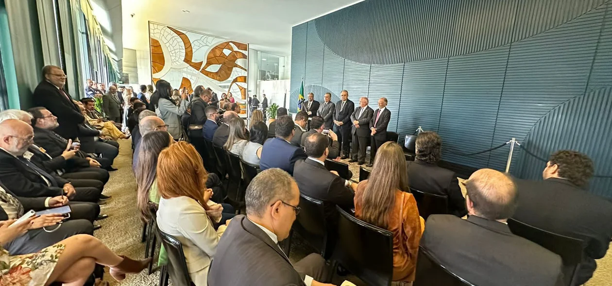 Florentino assume presidência da Frente Parlamentar em Defesa das ZPEs