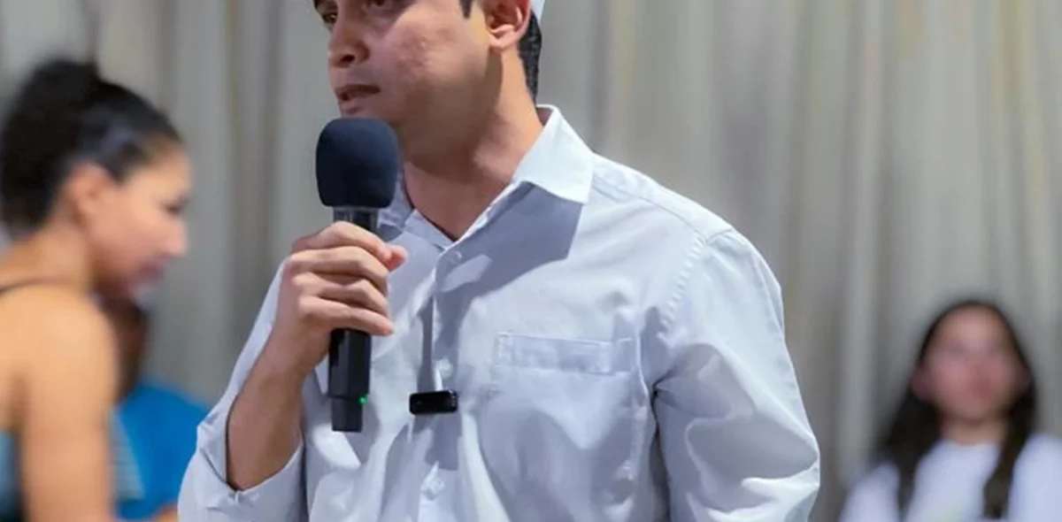 Foram apresentados três cursos
