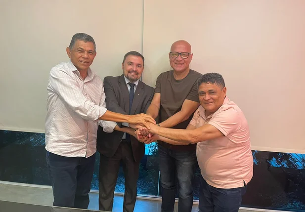 Franzé Silva e Fábio Novo se reúnem