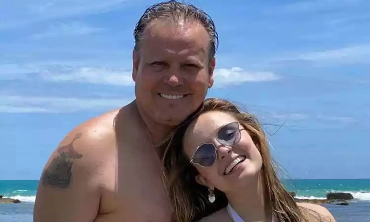 Gilberto Elias Santos e Larissa Manoela