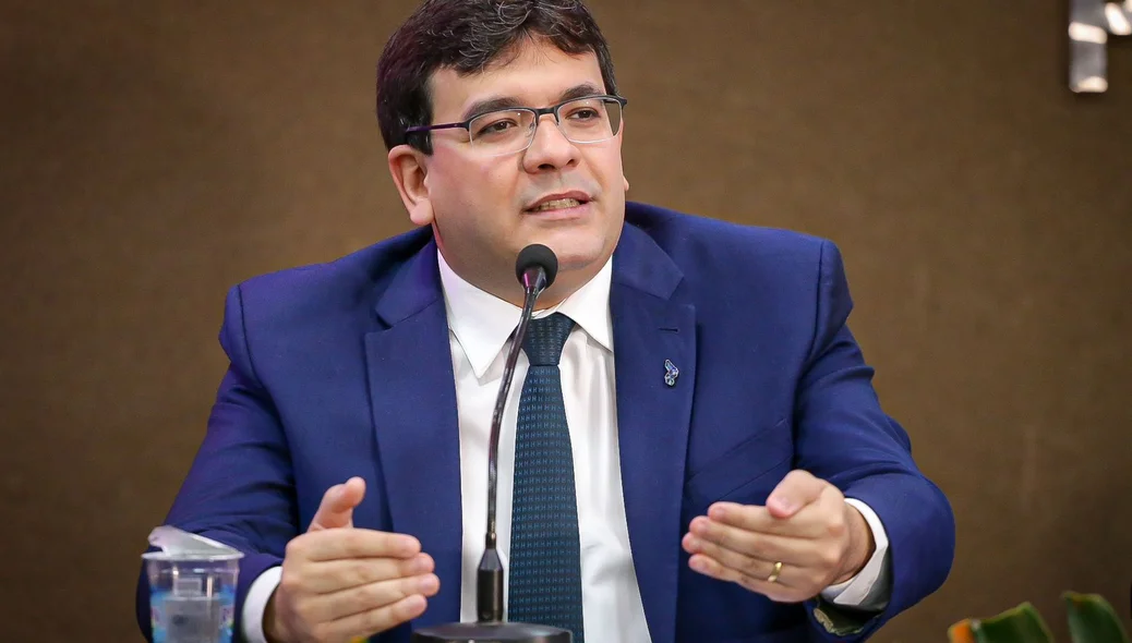 Governador Rafael Fonteles durante seu pronunciamento durante o evento