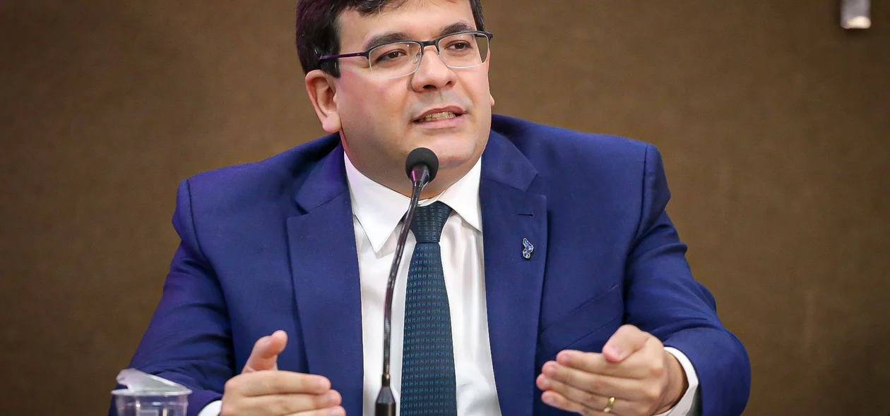 Governador Rafael Fonteles durante seu pronunciamento durante o evento