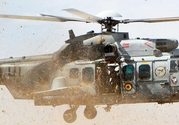 Helicóptero da Marinha caiu, na tarde desta terça-feira (08), durante um treinamento no interior de Goiás