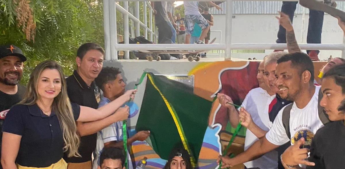 Houve entrega de prêmios aos jovens presentes