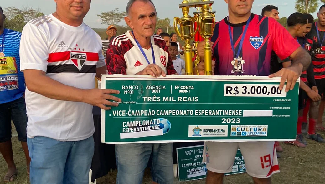Houve premiação em dinheiro para o time campeão e para o vice