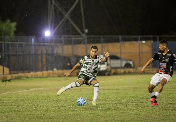 Jacaré enfrentou o Operário