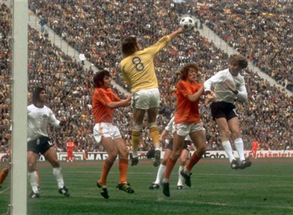 Jan Jongbloed utilizava-se da camisa 8