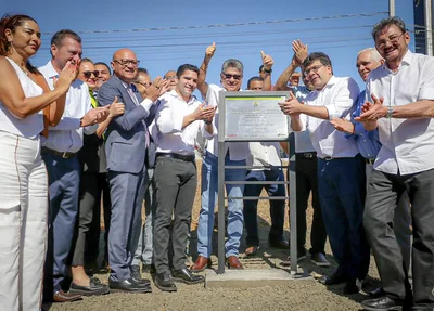João Madison ao lado do governdor Rafael e demais lideranças