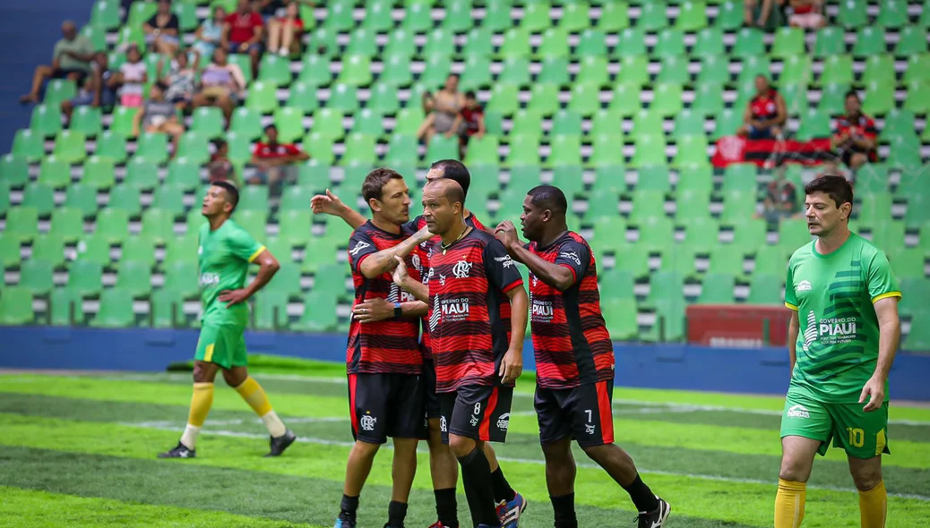 Legends do Flamengo vencem o Piauí na reabertura do Verdão
