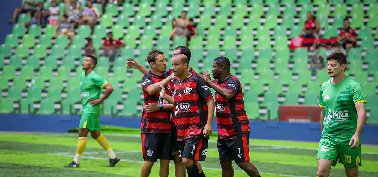 Legends do Flamengo vencem o Piauí na reabertura do Verdão